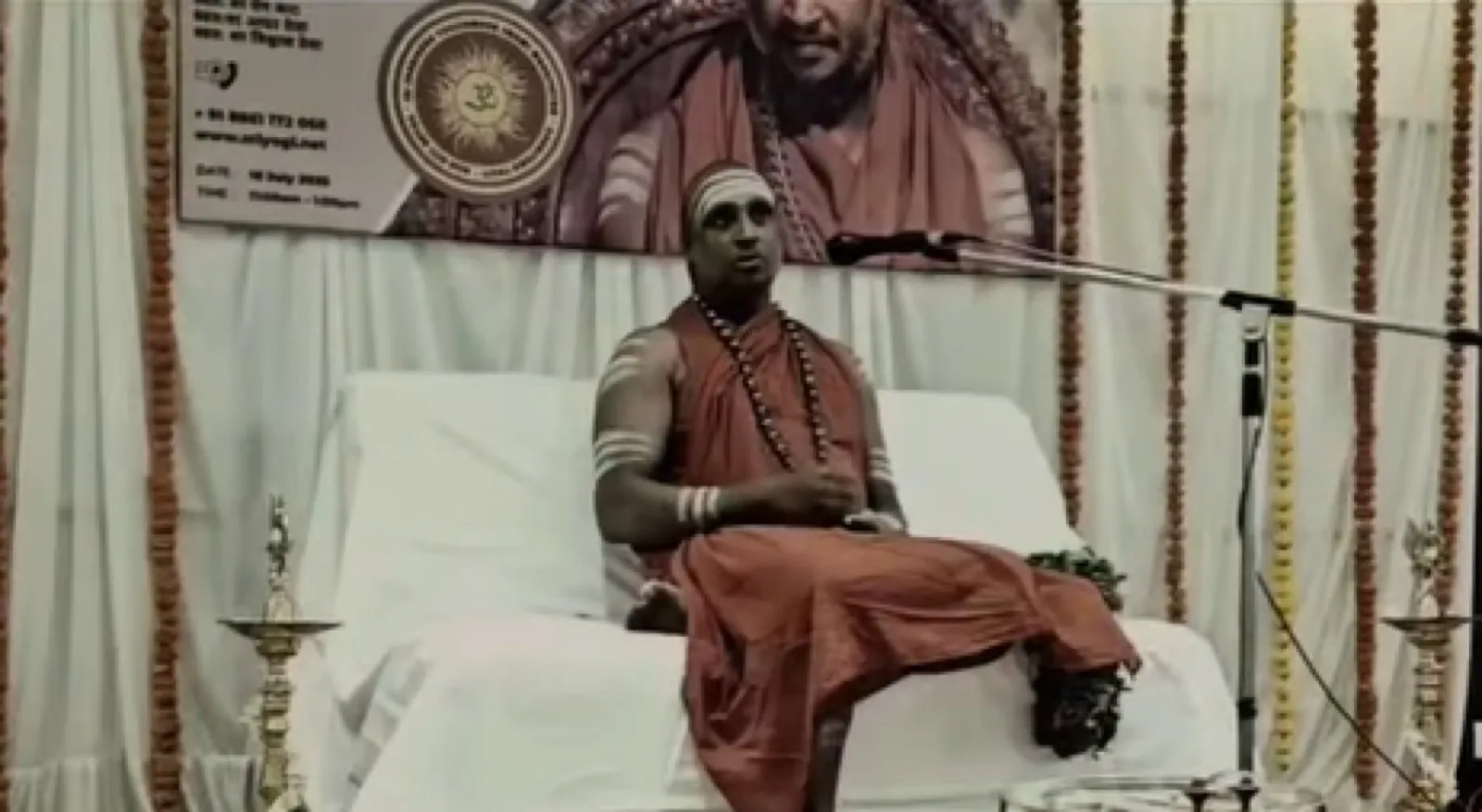 Sri Yogi Guruji on pilgrimage in Maharashtra