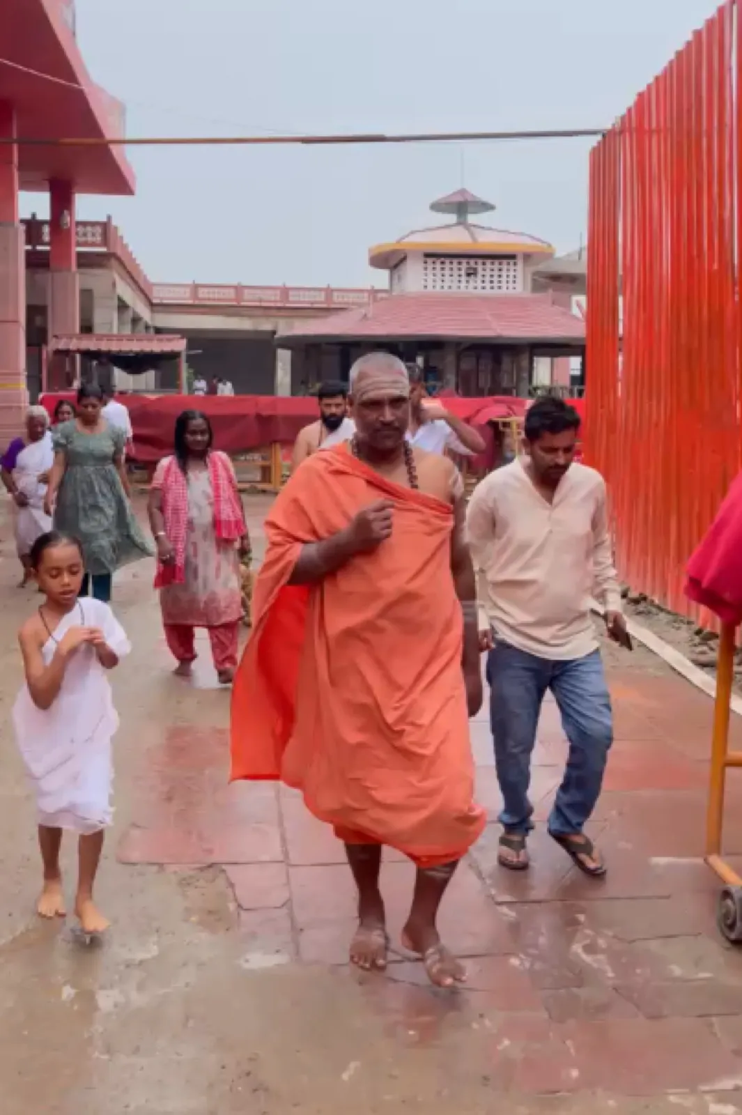 Sri Yogi Guruji during his yatra to Prayagraj